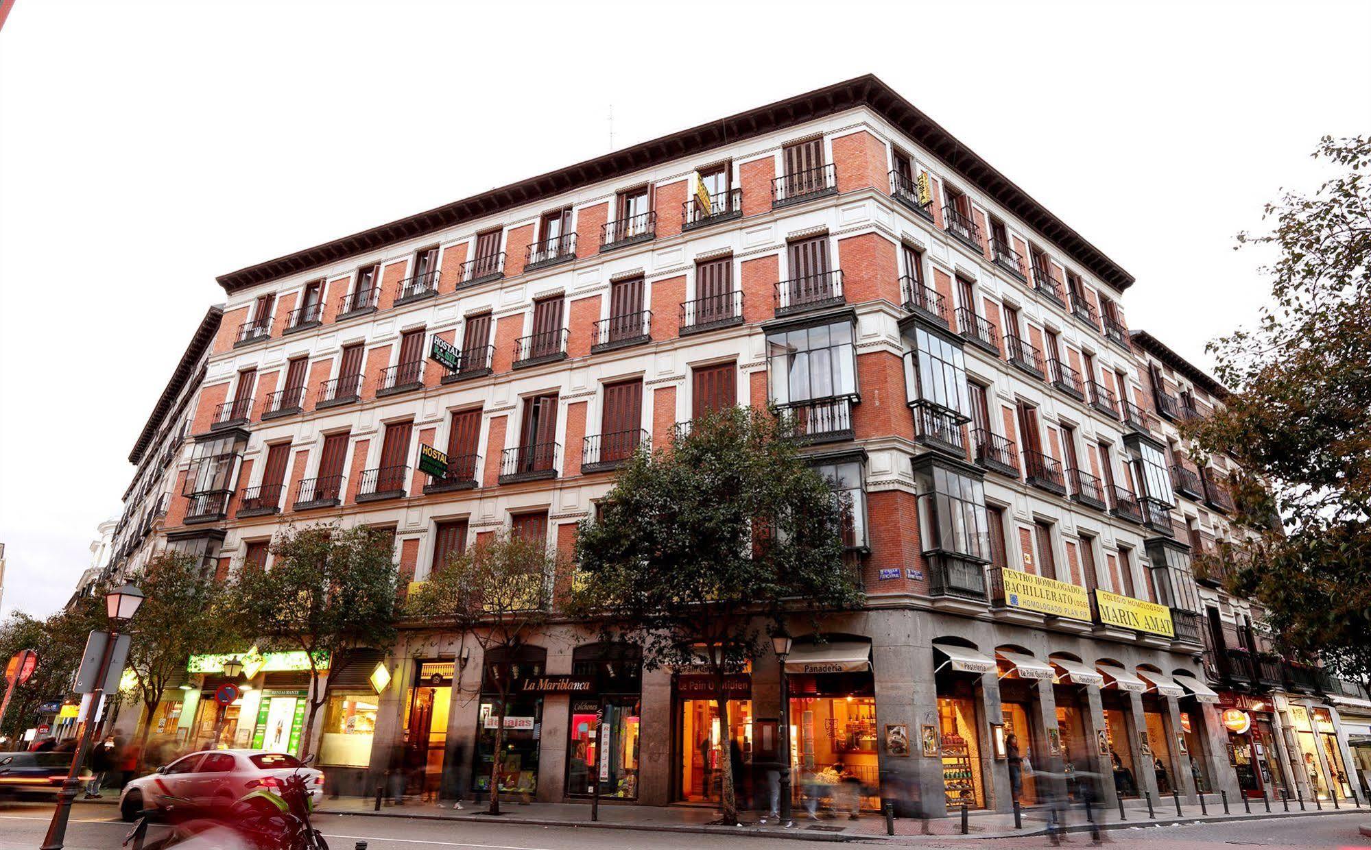Hostal Sil & Serranos Madrid Exterior foto
